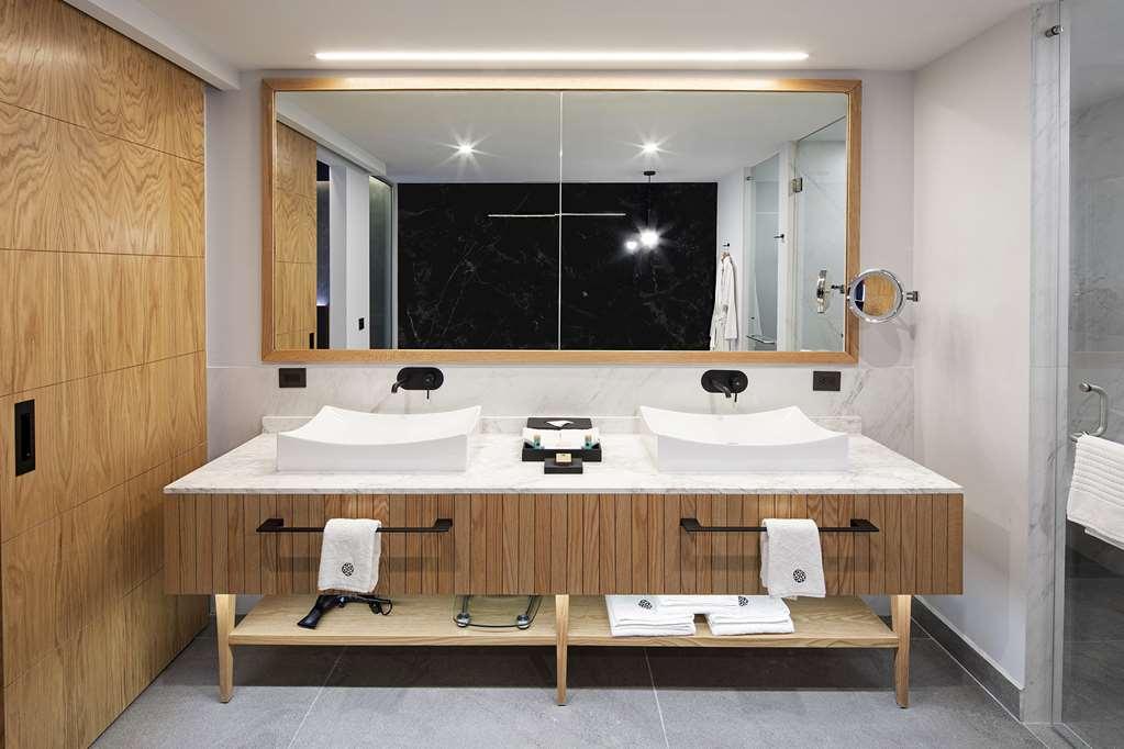 Galeria Plaza Monterrey Hotel Kültér fotó Bathroom