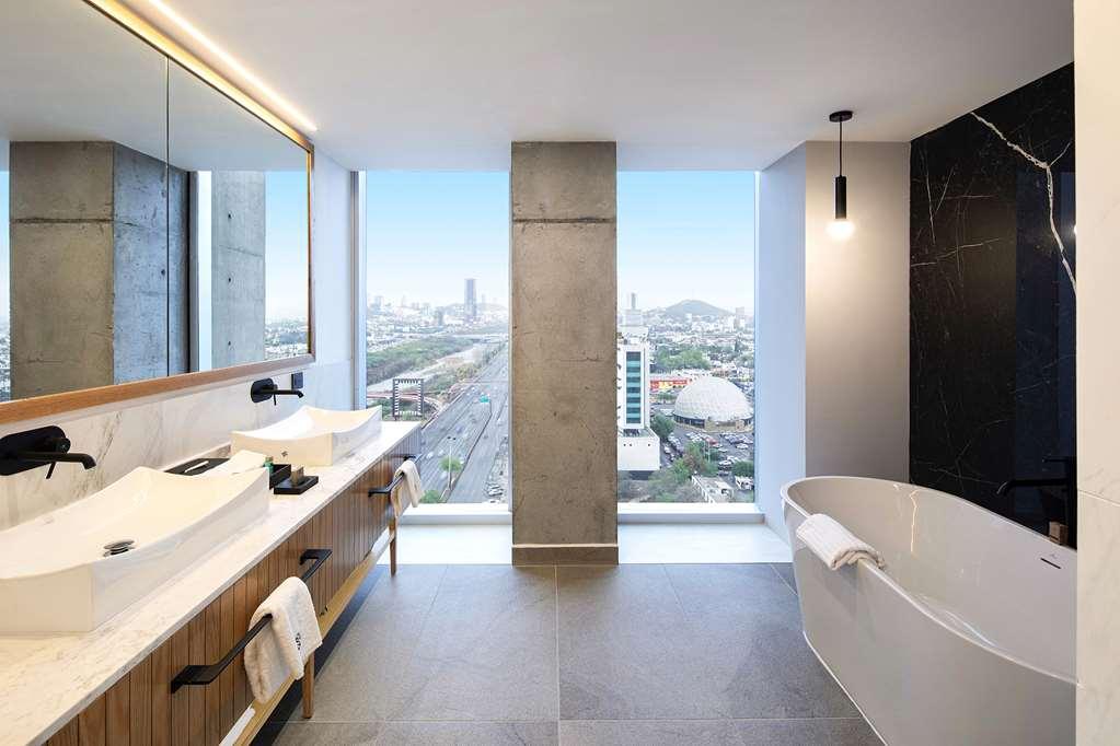 Galeria Plaza Monterrey Hotel Kültér fotó Bathroom
