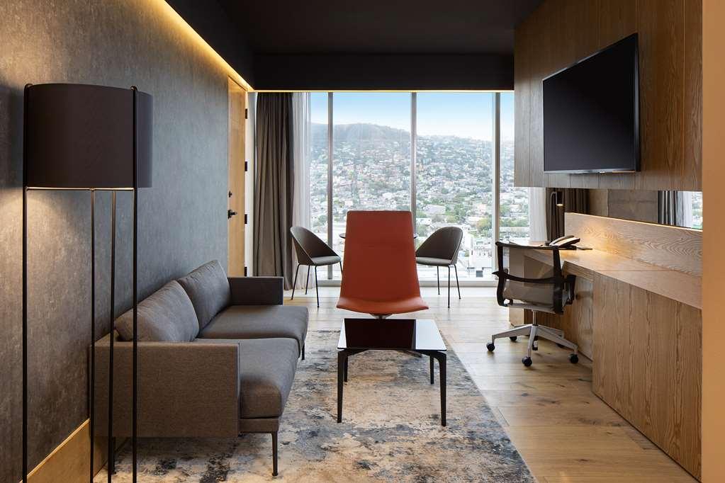 Galeria Plaza Monterrey Hotel Szoba fotó A suite at the hotel