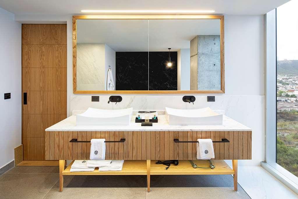 Galeria Plaza Monterrey Hotel Kültér fotó Bathroom