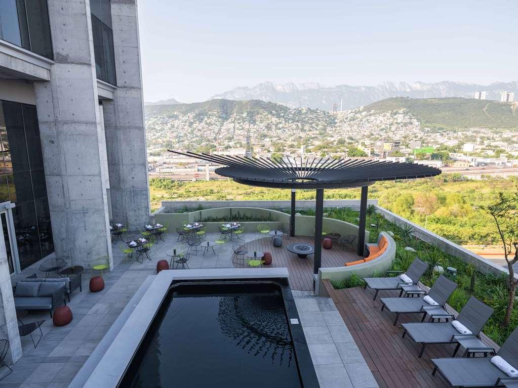 Galeria Plaza Monterrey Hotel Létesítmények fotó Rooftop pool at the hotel