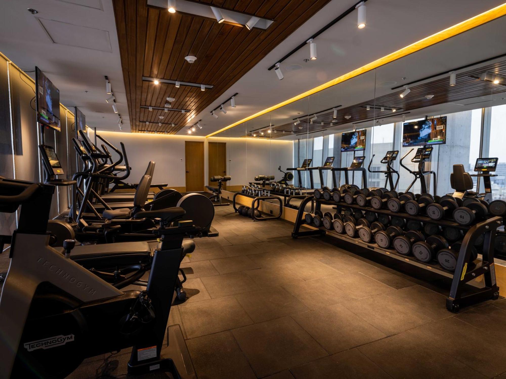 Galeria Plaza Monterrey Hotel Kültér fotó The gym at the 1018
