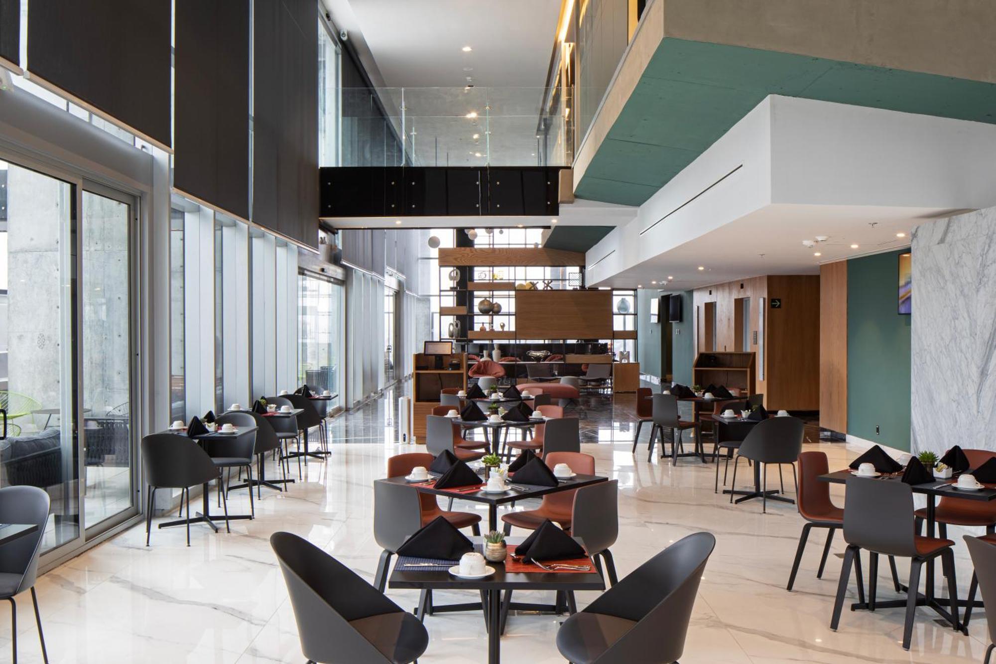 Galeria Plaza Monterrey Hotel Kültér fotó The lounge at the airport