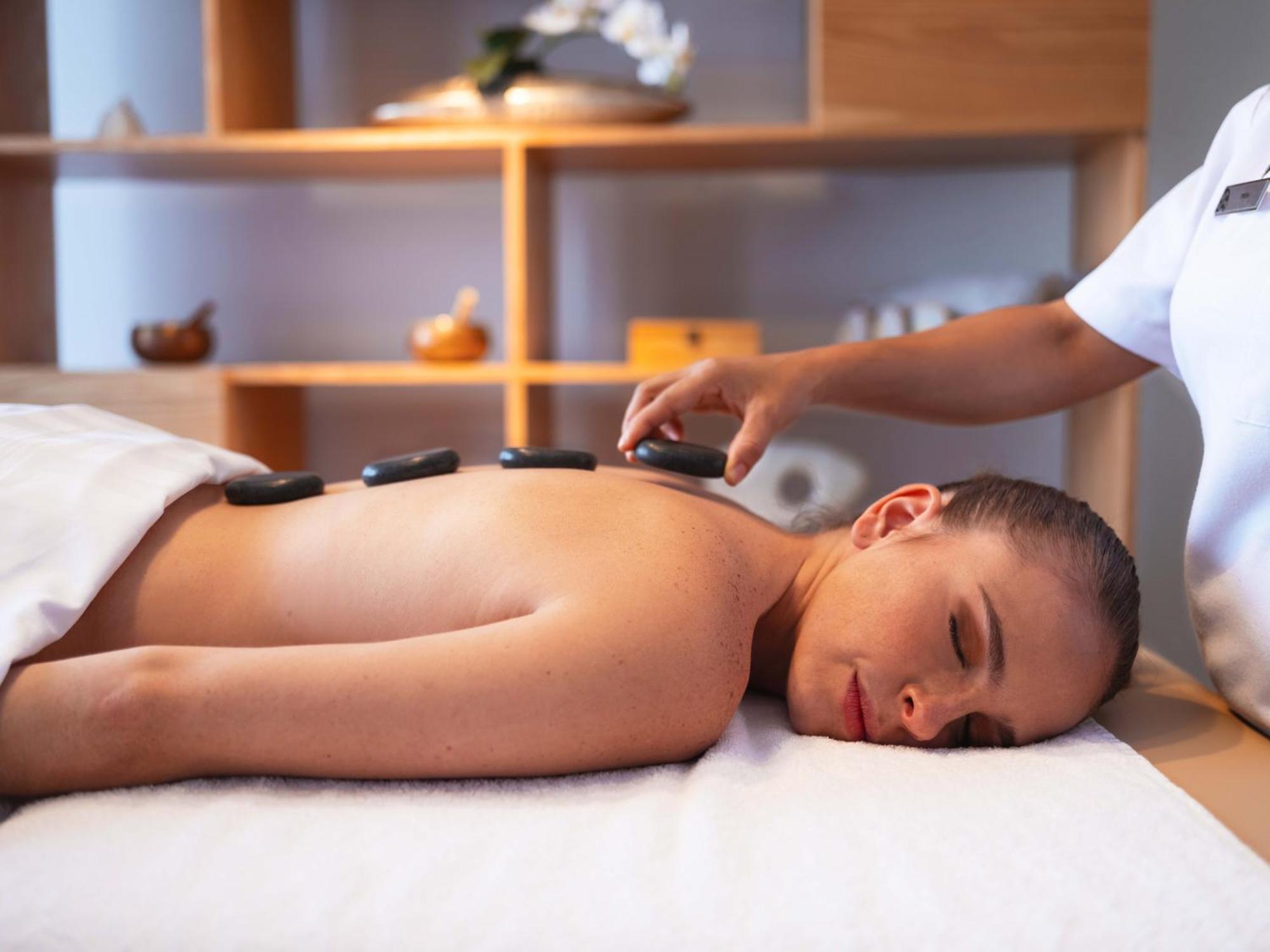 Galeria Plaza Monterrey Hotel Kültér fotó Hot stone massage